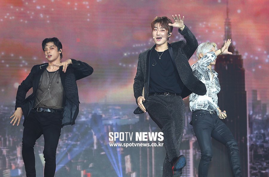 TREI_Staff's tweet photo. [#NEWS] [포토S] 트레이, 오프닝 무대

@ https://t.co/QMevwU4NkQ

#트레이 #이재준 #김준태 #채창현 https://t.co/dN8e6hnJL3
