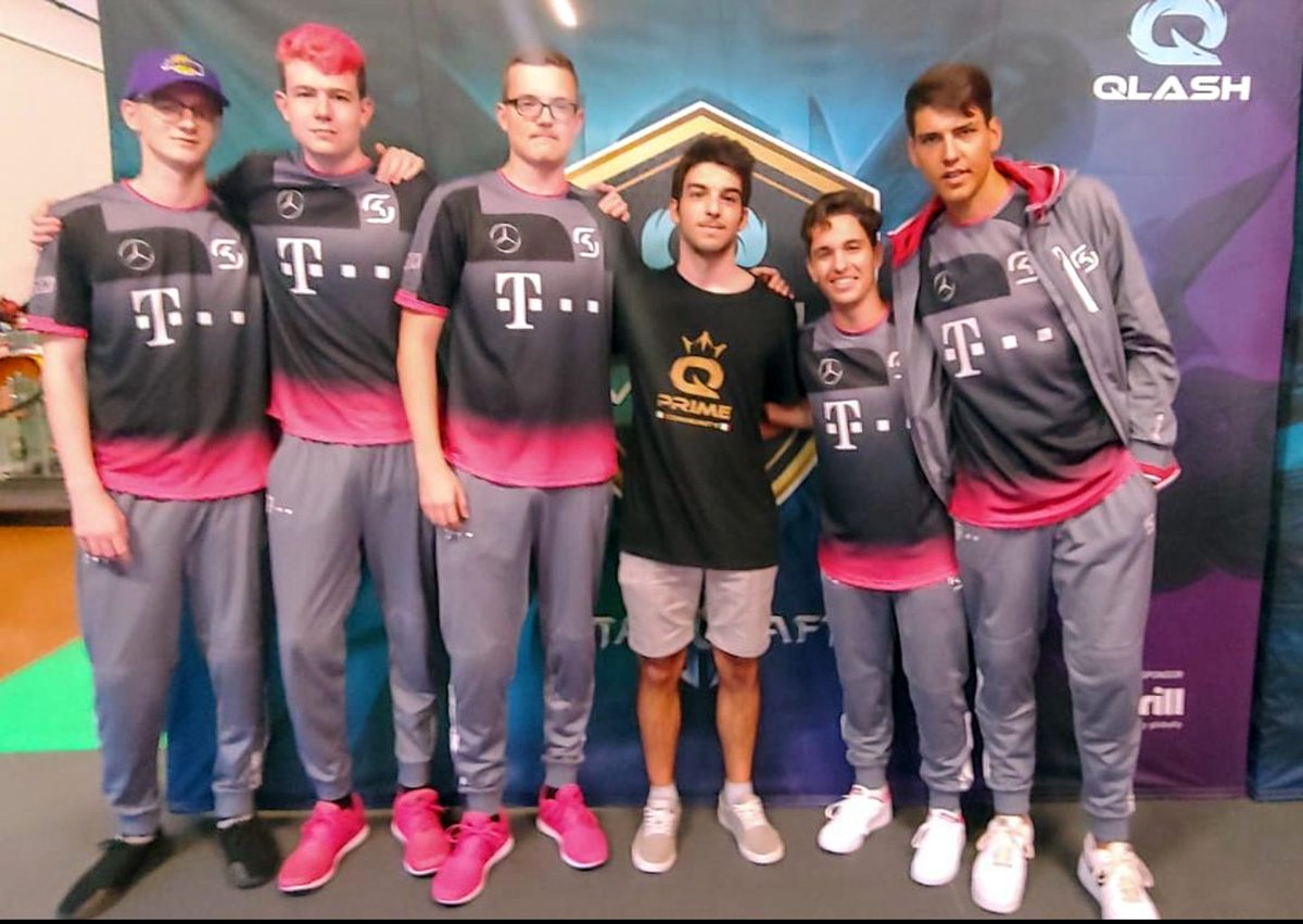 solterinoCR's tweet photo. A bit late, but I want to thank @TeamQLASH for giving me the opportunity to visit the Qlash House and watch the #qlashleague2 finals live. Special thanks to @AAsuitedAA for organising this bootcamp for the #QlashPrimeCommunity members, it has been a blast! https://t.co/RrEDPSUmJ8