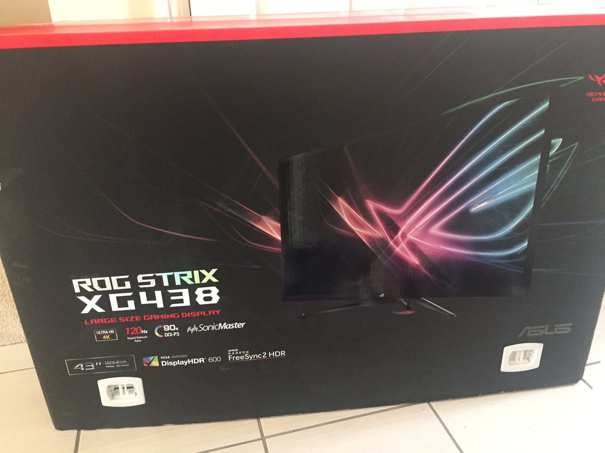 ROG Strix XG438Q