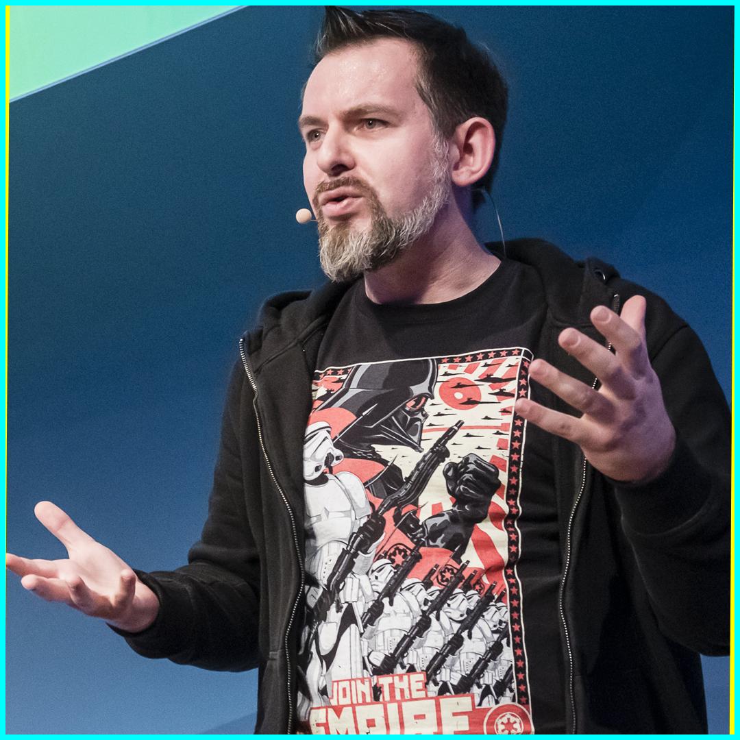 fforwardscience's tweet photo. #Jury #ffs19: „Die Frage ist nicht, ob man Wissenschafts-Videos machen sollte, die Frage ist: Warum nicht?“ – @andereLampe, #Physiker, #ScienceSlammer und #Moderator https://t.co/dJZvdBxr9B