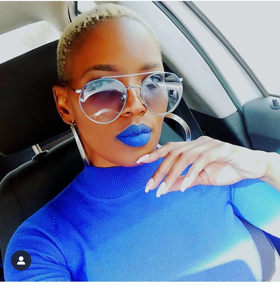FabwrapCosmetic's tweet photo. Happy #boldFridays 💙
On Fridays we wear #boldlipsticks darlings 😘
#dontbeboring #bebold
💄 | #blueberry from our #beboldcollection
💄 | R150
DM /Watsup 0849692530 to order yours https://t.co/zg5oWYfath