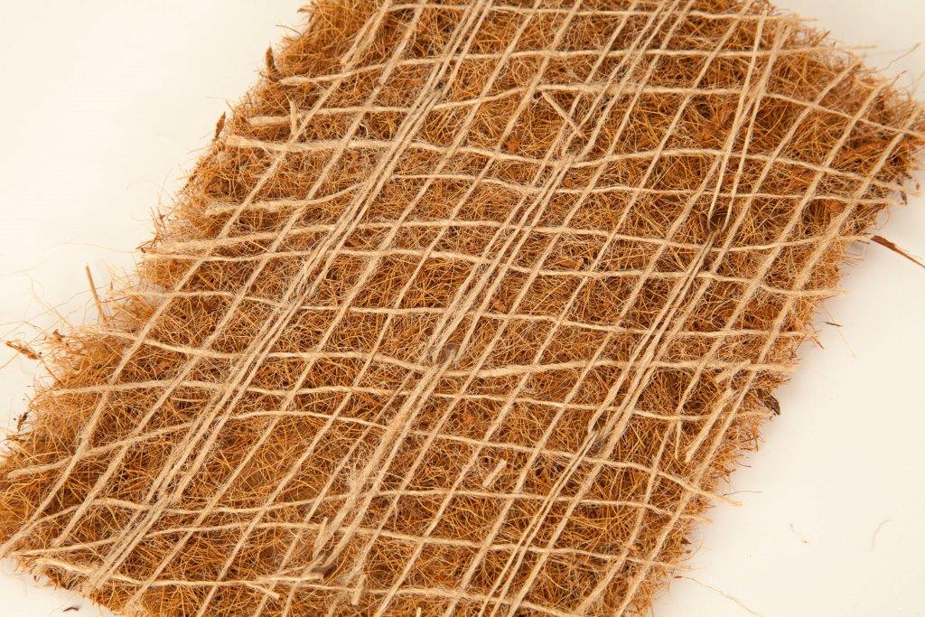 T&amp;F #AntiErosiemat: Bij de aanleg van de #NieuweDriemanspolder zijn #IGG K-100-J2-JF-450 #kokosmatten mét waterplanten ingeplant ter bescherming van de #oevers bij hoog water. Meer info: t-f.nl/portfolio-item… of bel: 0162 - 45 55 15.