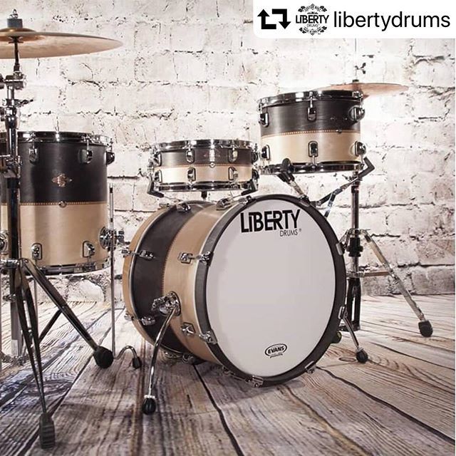 heritage_crafts's tweet photo. Liberty Drums manufacture their products from their base in County Durham. Next week we’ll be featuring pottery.
#repost @libertydrums
・・・
A #libertydrums classic 18,12,14,14x5.5 birch split ply with box inlay.
....
#drumkit #bopkit #drumset #drums
 info@libertydrums.com https://t.co/rphlxMw1xs