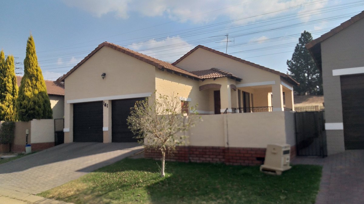 RelianceAuction's tweet image. 3 BEDROOM - 2 BATHROOM - DOUBLE GARAGE
GARDEN SIMPLEX UNIT - SECURE GATED ESTATE