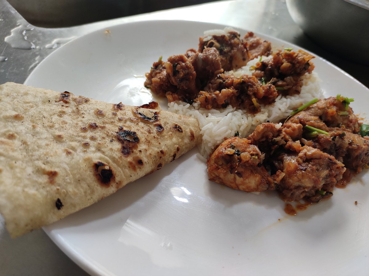 RushilSharma15's tweet photo. @AADirIIHMDELHI 
@iihm
#chicken_curry
#Rice
#chef_Rushil https://t.co/5s96rLpY7e