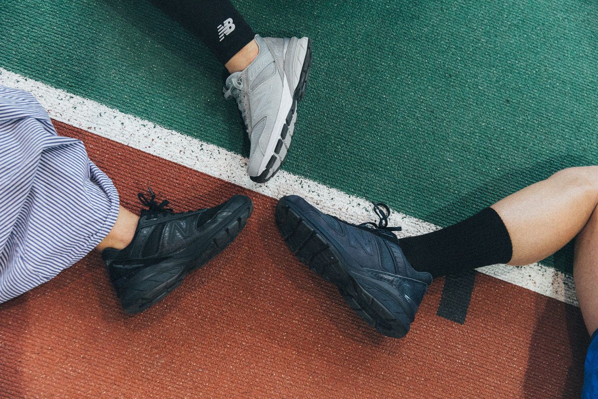 SneakerResource's tweet photo. #ニューバランス は、ニューヨークを拠点とするブランド #ENGINEEREDGARMENTS とのコラボレーションモデル #M990v5 とTシャツのコレクションを発売 #NewBalance https://t.co/5lpbf2i3ky https://t.co/CrA7RPVvoN