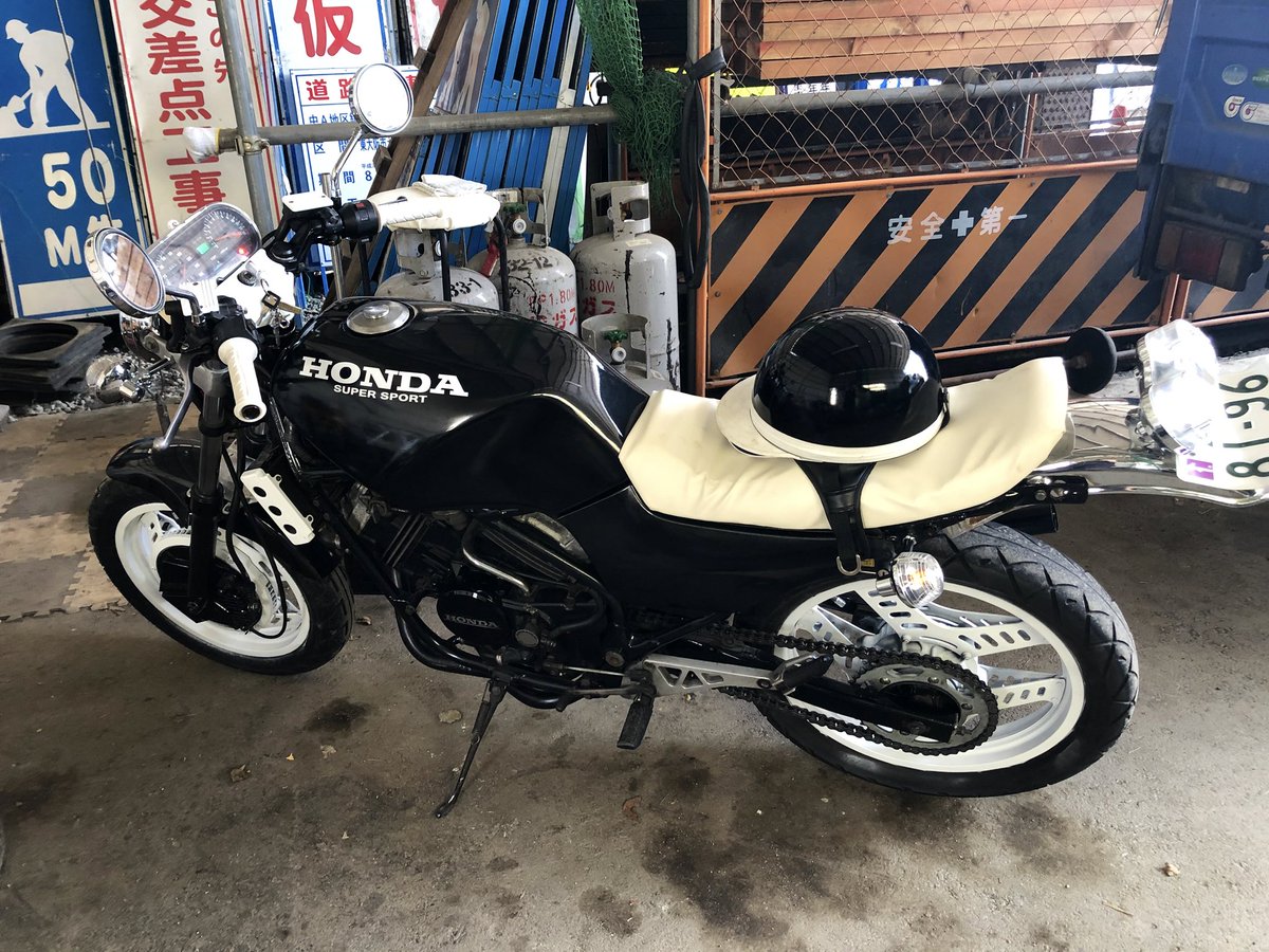 96bbb96's tweet photo. 過去VT達と現VT
自家塗装のレベルがちょっと上がってるのがわかる。もー塗装する事無いやろうけど。。。笑
VTはレストアしてイジっても高値で売れへんから困るわ😩でも。。。スキ https://t.co/oraW9lfgg6