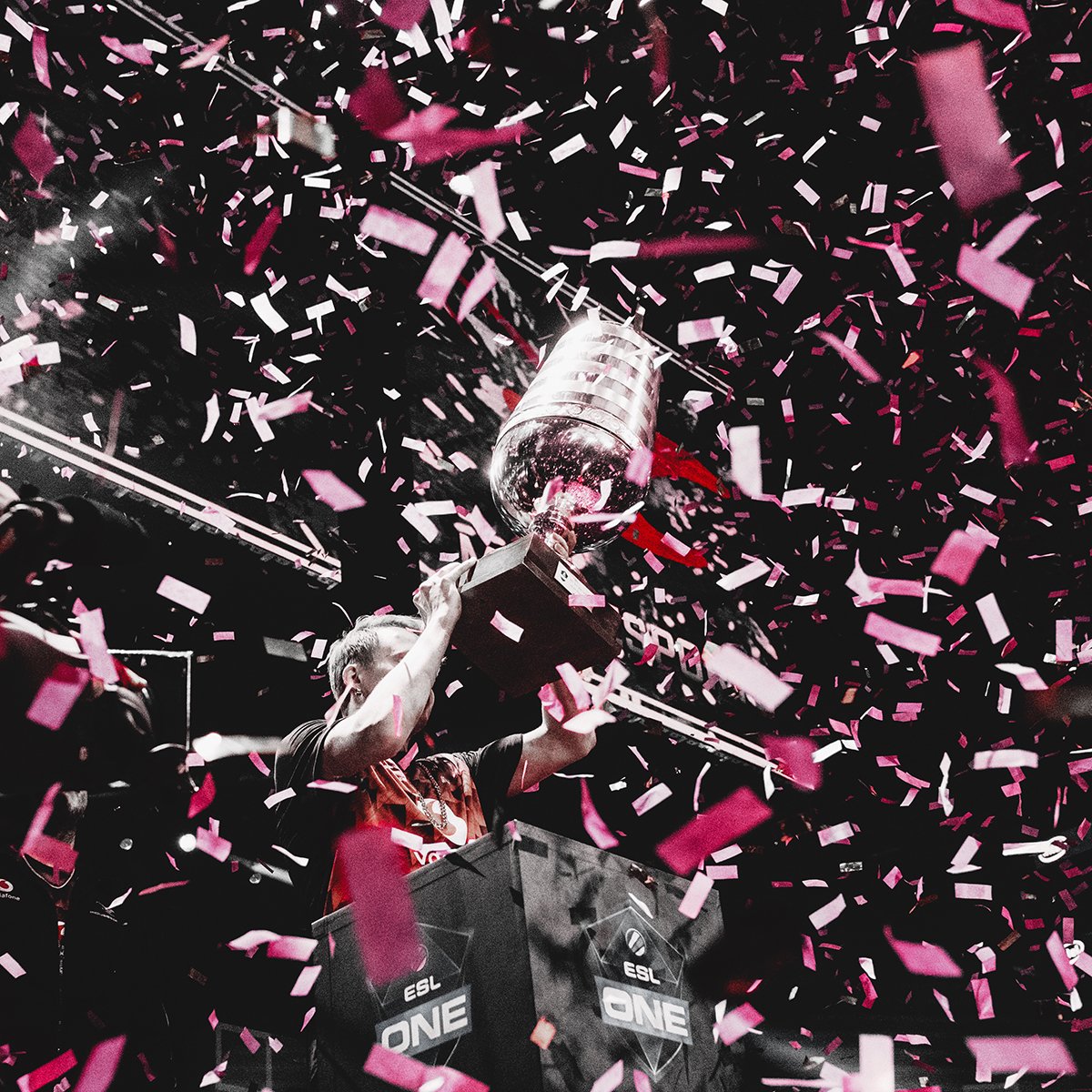 Son olarak Mousesports'da birçok başarıya imza atan suNny, eski takımı ENCE'e transfer oldu. Majordan sonra takıma katılacak olan 24 yaşındaki oyuncunun gelmesiyle birlikte Aleksib yedeğe çekildi.