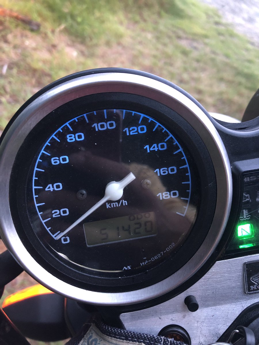YOSHI_APE50's tweet photo. #バイク売ります
CB400sf NC42 VTEC REVO ABS

走行距離51420km。車検は来年の5月まであります！
タンクや、エンジンカバーに凹みや傷がありますが走行に関わる不具合はありません
福岡県在住、現金一括30万円前後でお支払い可能な方にお譲りを考えてます。
ご不明な点があればお気軽に連続下さい。 https://t.co/CFkTzuWFjk