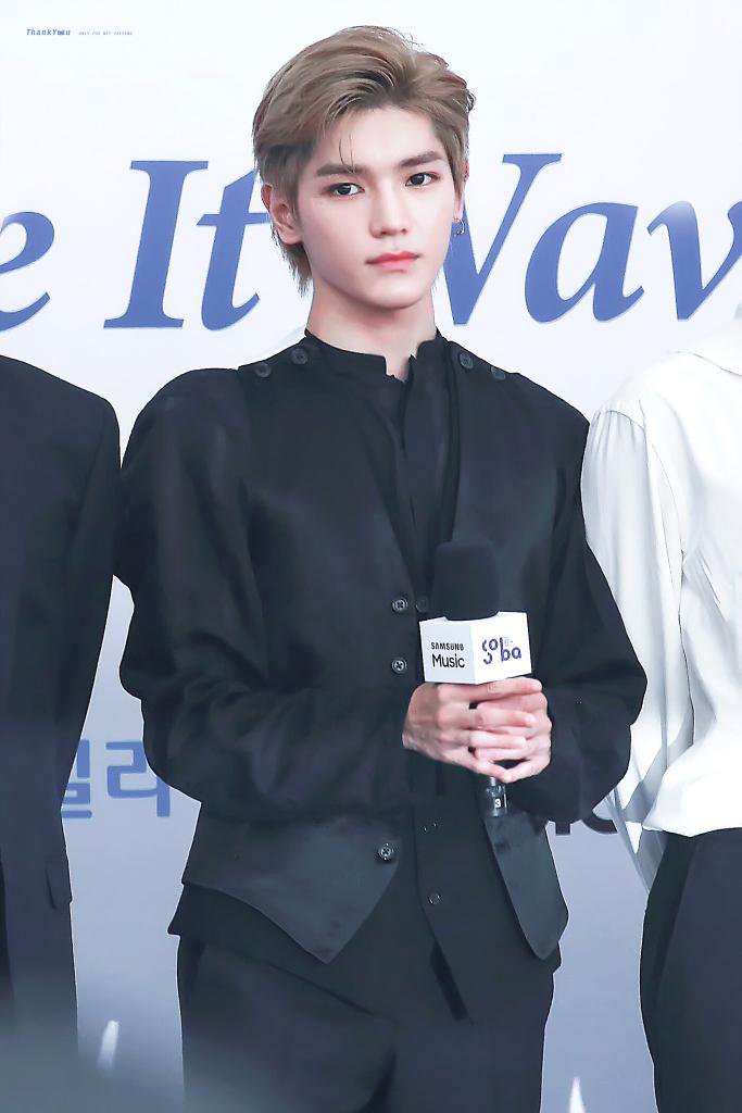 97area_'s tweet photo. Last year Taeyong at soribada red carpet is absolutely effortlessly ethereal https://t.co/Kri3p9nyWp
