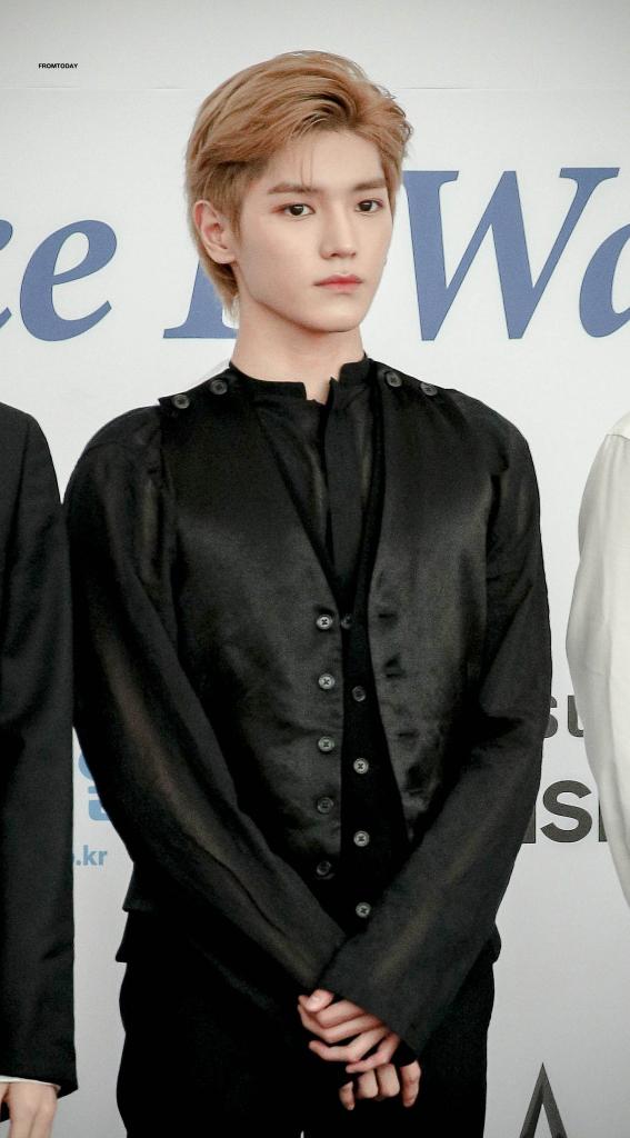 97area_'s tweet photo. Last year Taeyong at soribada red carpet is absolutely effortlessly ethereal https://t.co/Kri3p9nyWp