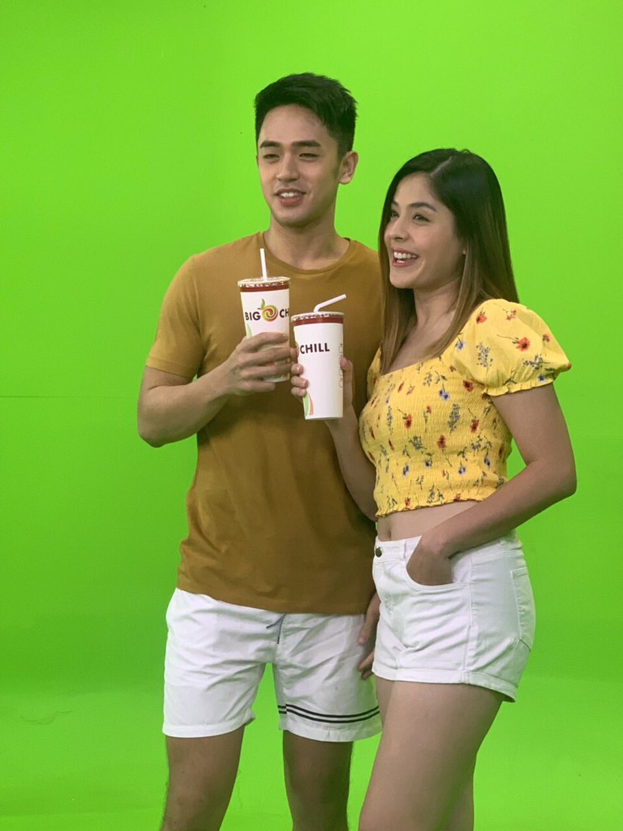 CarisseP's tweet photo. #Hot? Chilling it with @davidlicauco &amp; @Shairadiaz_ Ang sarap mag-Chill!   @bigchill_ph @AntonioTiu #BigChill https://t.co/sw0o2nP6JV