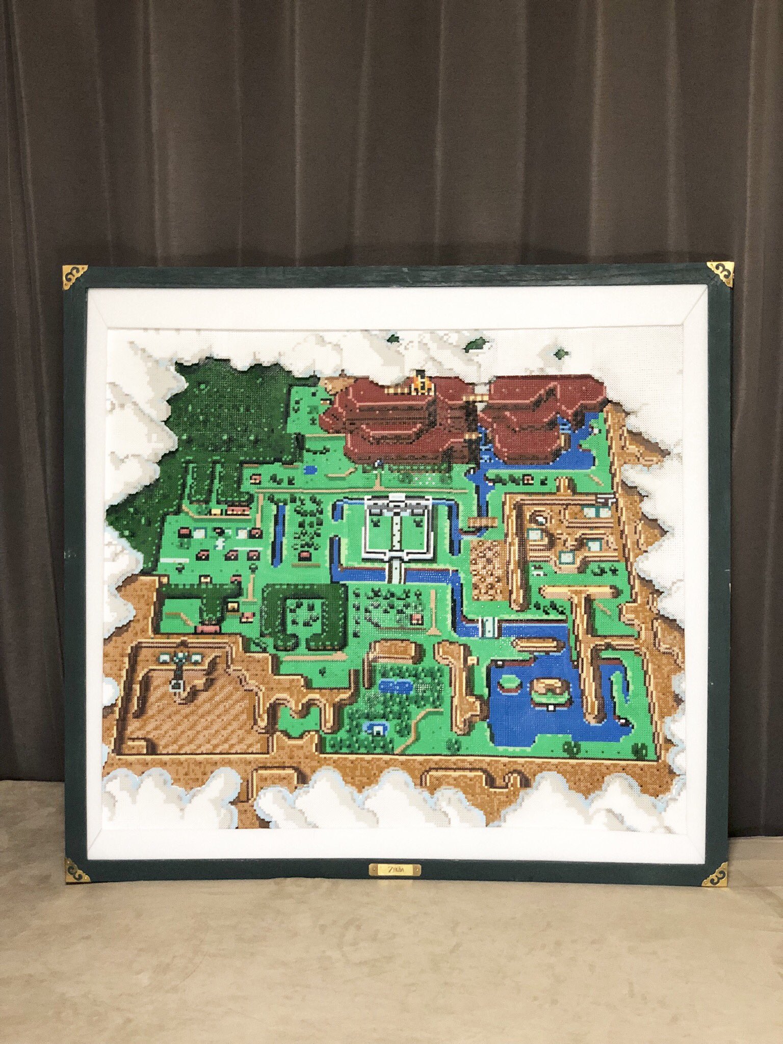 O Xrhsths ナナキ Sto Twitter ゼルダの伝説 神々のトライフォースのマップ画面をアイロンビーズで作りました 制作日数 かれこれ半年 使用ビーズ数 57 344個 A 額縁も題名のプレートもハンドメイドです アイロンビーズ ミニフューズビーズ ゼルダの 伝説