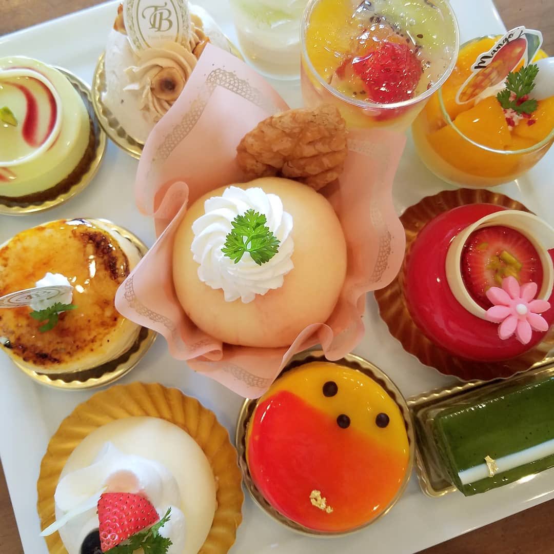 troisberry's tweet photo. 🍑🍈🍑🍒🍑プティガトー🍑
今日の別府は曇ったり、晴れたり☀
夏のプティガトーちゃん達💕今季も🍑まだたくさんお楽しみ頂けますように🎶🍍🍑🍇🍑 https://t.co/ES9EwjOtJo