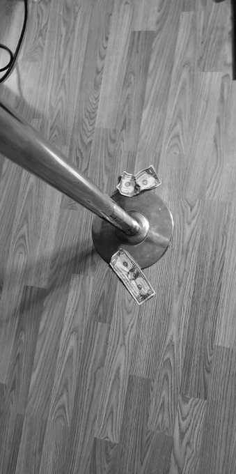 There is a special place in my heart for those guys who see a bitch on a pole and immediately throw what<a href="/tag/pole"class="tags"><span>#pole</span></a><a href="/tag/yuh"class="tags"><span>#yuh</span></a>