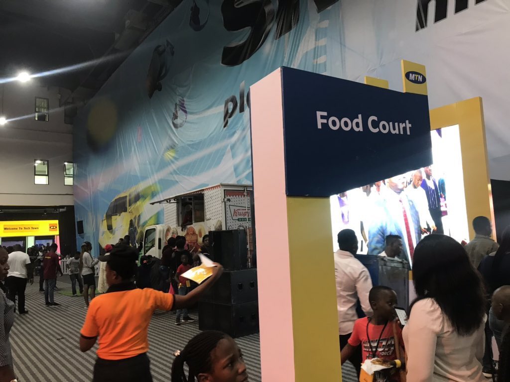 yabaleftonline's tweet photo. #MTNmPulse did not leave food out at the #MTNmPulsePlanet 😂😂 Learn, Play and Eat !!!! https://t.co/zxc0VNkx01
