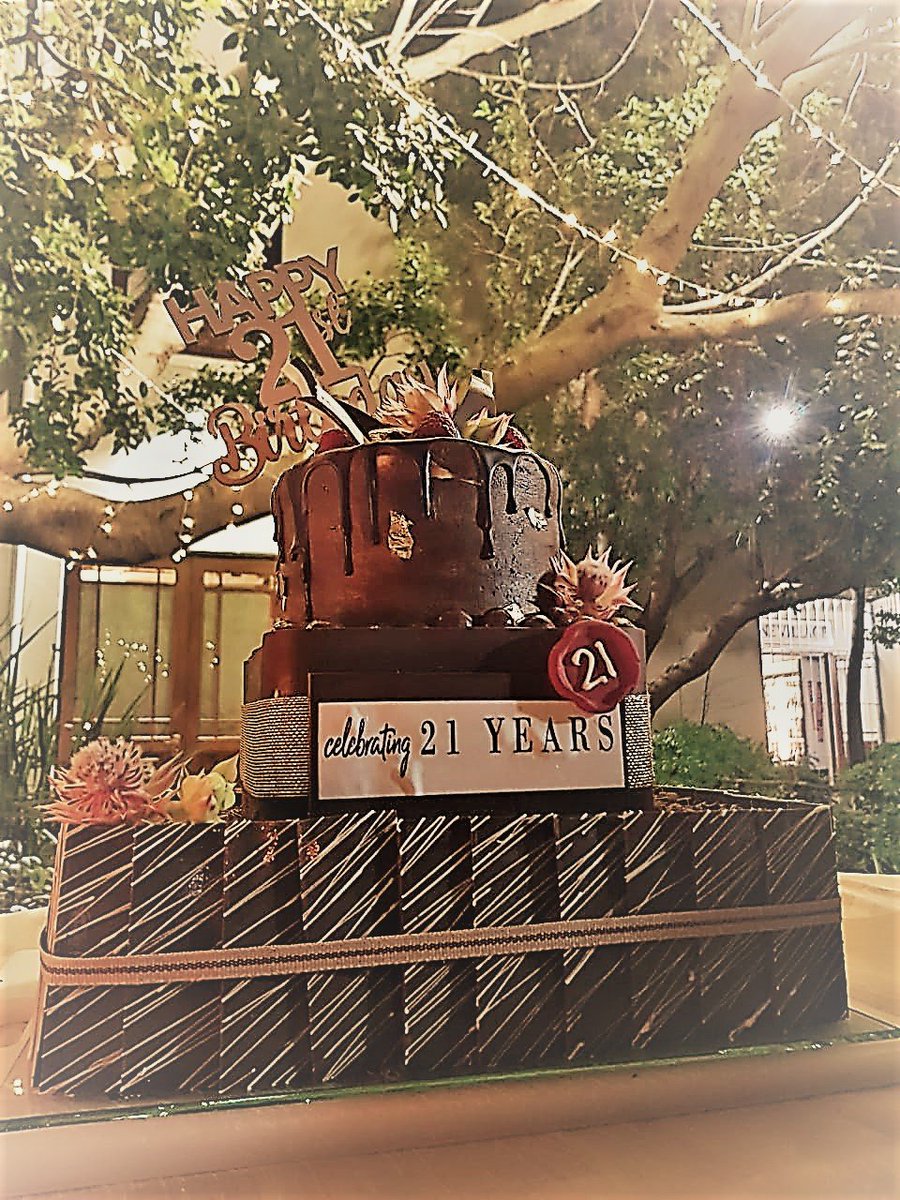 winevillage's tweet photo. Join @winevillage as we #Celebrate our #21st birthday. Join #PaulduToit at the tasting counter this weekend & enjoy a #FineWineTime. @Boplaas1880 @van_ryns_brandy @SumsareWines @Ridgebackwines1
@Kloovenburg @RemhoogteWine @AtaraxiaWines @RicketyBWinery #Ashbourne #MattKrone https://t.co/fcNuqJZIDT