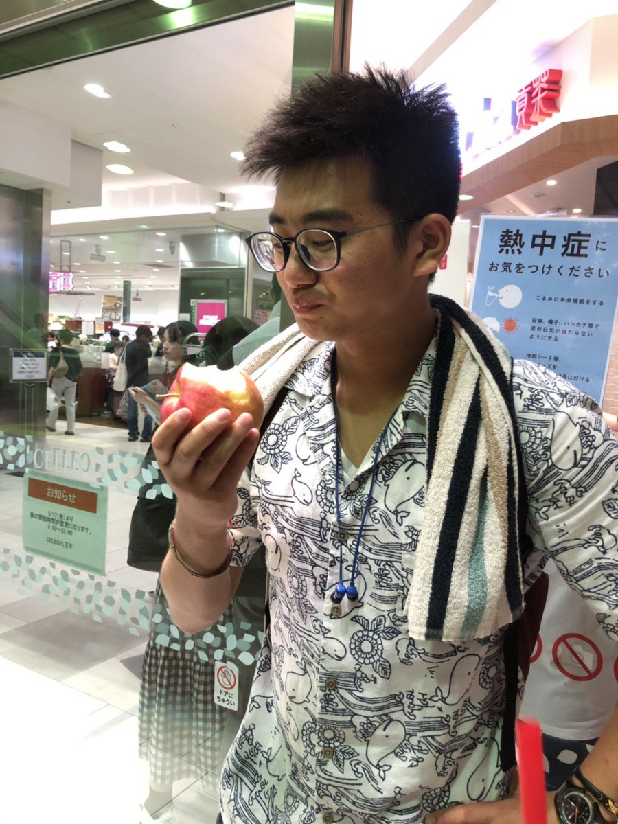 NOMADability's tweet photo. 【新作振り返り】

ほかのメンバーがタピオカ🥤を
キメてる一方で、

噛まないグミは(@gumi_true555 )
スーパーの🍎を買って
マルかじり。

そんな(？)新作はコチラ👇👇👇

【ヲタ芸】Touch offで打ってみた【NOMAD】 https://t.co/dSH9Y7qsub https://t.co/GbyQDgU8zI