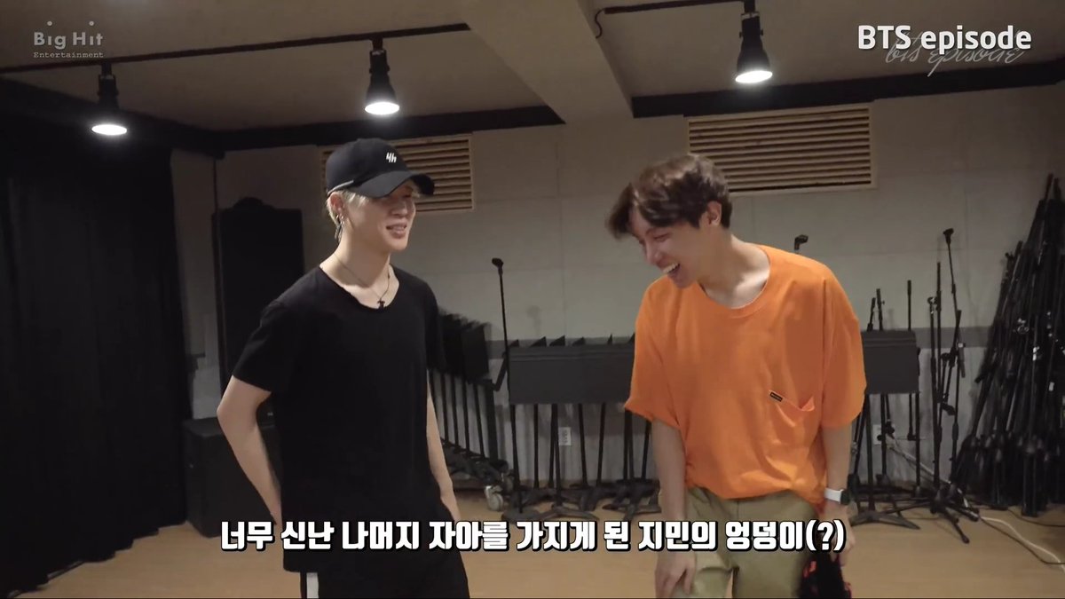 ktaebwi_613's tweet image. STOPFJSHDHS jimin couldn't stop wiggling because he was too excited so he said it's like his butt got a conscience of its owndhhshdn