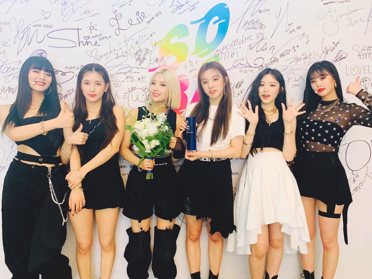 official_i_dle's tweet image. [📸] 20190823 @ 2019 SORIBADA BEST K-MUSIC AWARDS

오늘도 눈부시게 빛났던 블랙&amp;amp;화이트 아이들❤💜
우리 아이들의 소리바다 뉴웨이브상 수상을 축하합니다!🏆🎉💐

#여자아이들 #G_I_DLE
#네버랜드 #NEVERLAND
