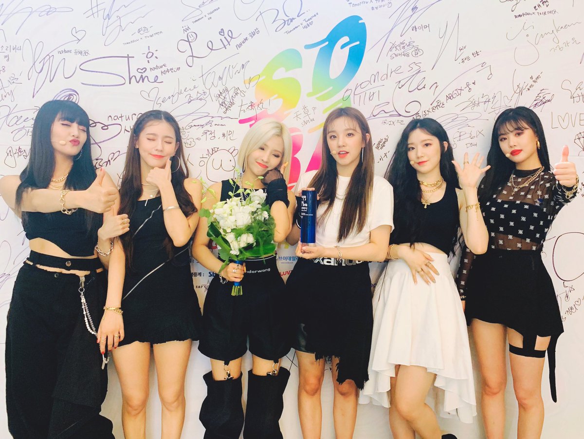 official_i_dle's tweet image. [📸] 20190823 @ 2019 SORIBADA BEST K-MUSIC AWARDS

오늘도 눈부시게 빛났던 블랙&amp;amp;화이트 아이들❤💜
우리 아이들의 소리바다 뉴웨이브상 수상을 축하합니다!🏆🎉💐

#여자아이들 #G_I_DLE
#네버랜드 #NEVERLAND