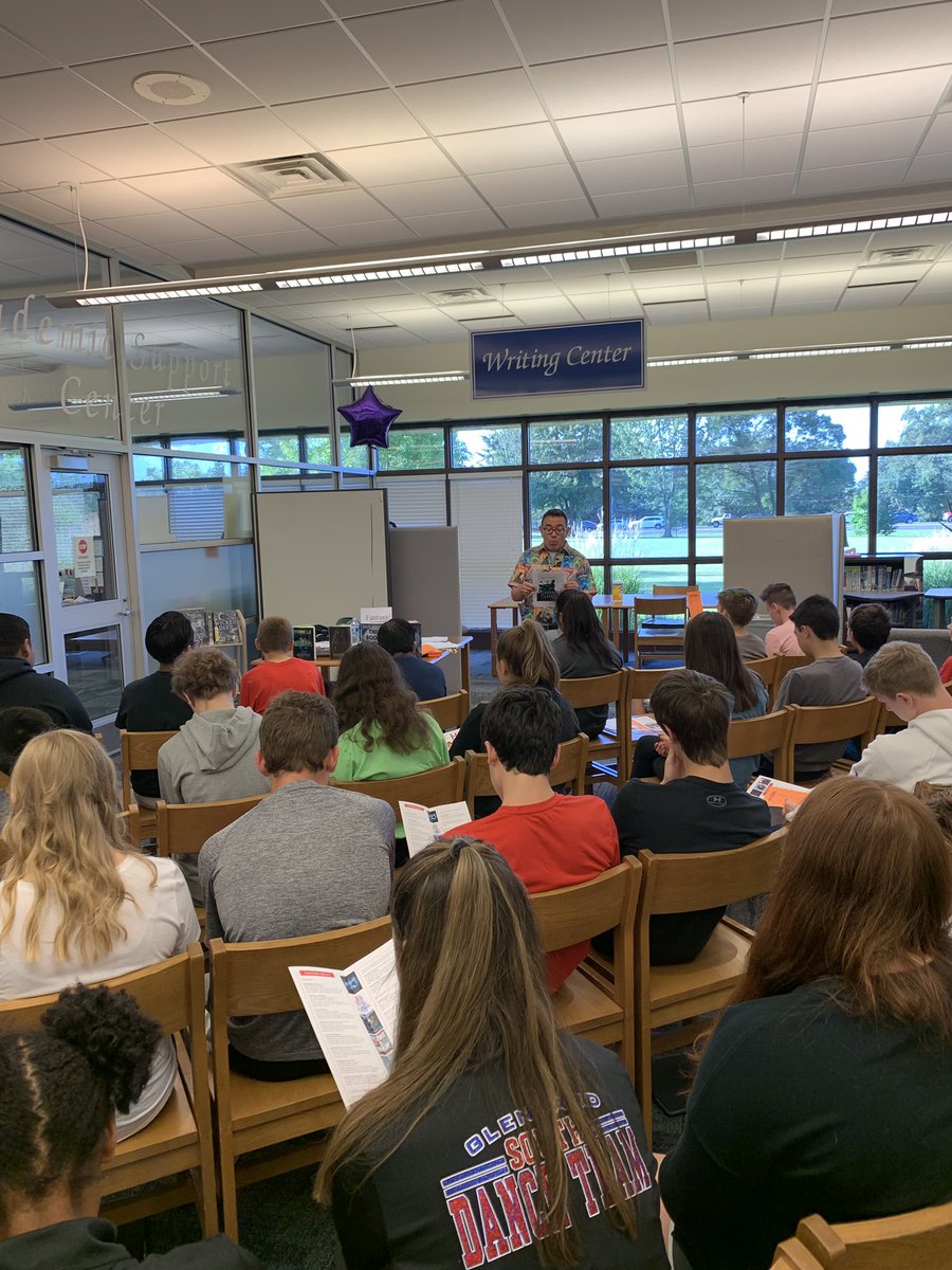 GBSraiders's tweet photo. Glabard South Library - #fallintobooks https://t.co/cFP6MonMOT