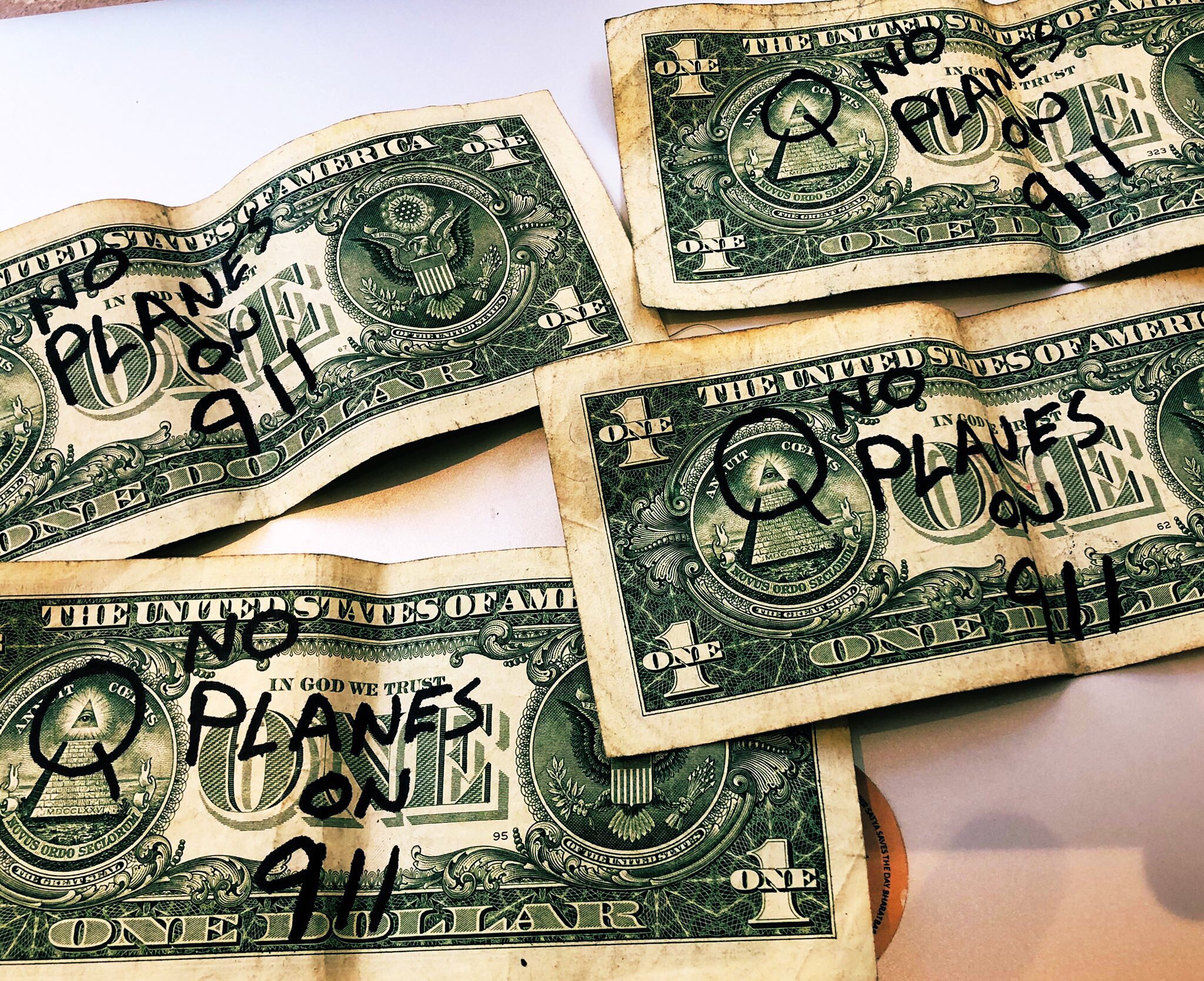 Simran Jeet Singh on X: "A cashier gave me four dollar bills with the note:  NO PLANES ON 911 Coincidence or nah? 🙄🤔 https://t.co/LAlt6eNcT9" / X