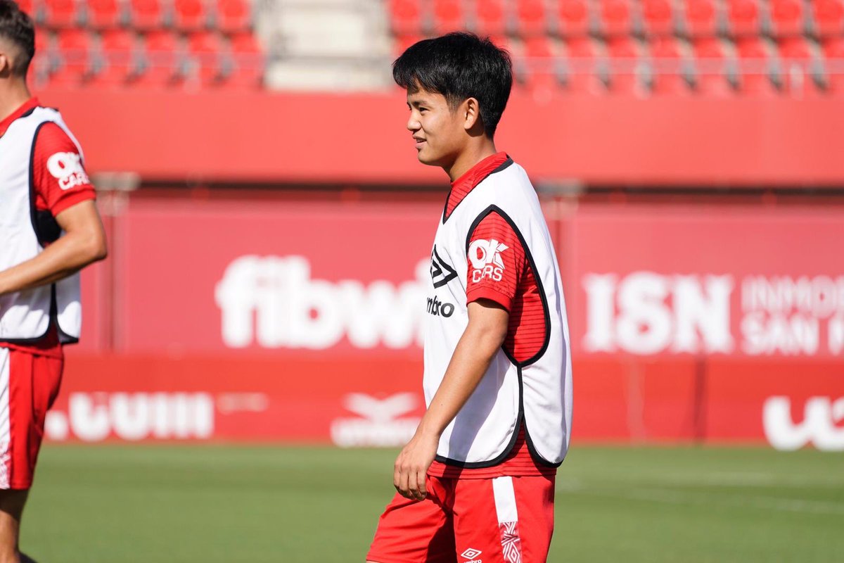 RCD_Mallorca's tweet photo. 🇯🇵 久保建英選手がマジョルカで初���習

⚽️ Primer entrenamiento de Take Kubo con el #RCDMallorca

#JuntsSomMillors 🔴⚫️👹 https://t.co/g28zvJoWlR