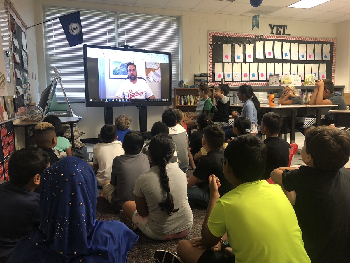 Tech_NicholeEDU's tweet photo. Students in @KellyANovotny class are PUMPED to get their devices! Student boot camp is underway with a welcome video from @EduTechGray and a scavenger hunt to locate the important parts of the Chromebook. 😊💻 #libeagles19 #EaglesSoar https://t.co/yFj3x2JIB3