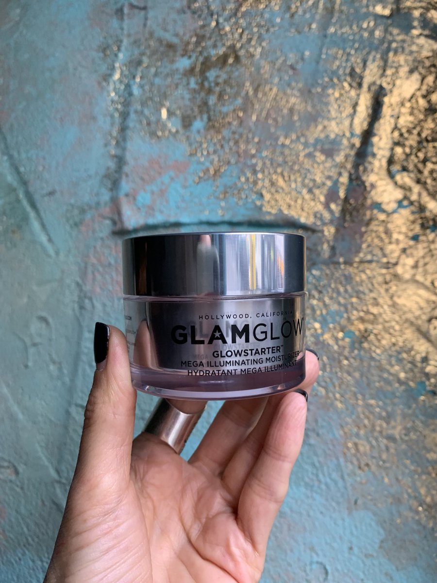 My favourite moisturiser to get a beautiful, glowing skin under the makeup! Shine from beneath ✨✨ <a href="/glamglow/">GLAMGLOW</a> #glowstarter #illuminating #moisturiser