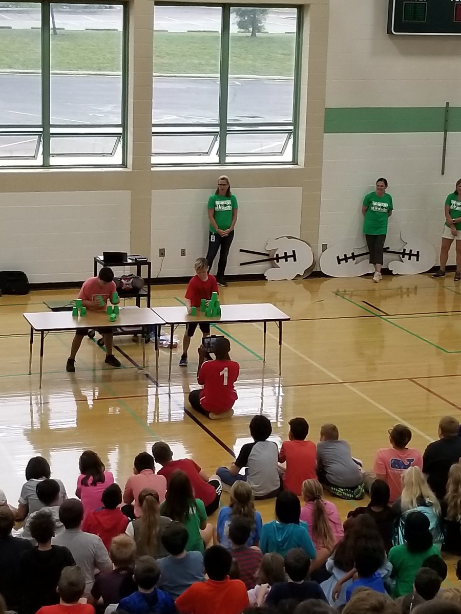 conniepohl's tweet photo. MI 6th grade assembly. #MIStrong #mason https://t.co/x8mzrWKL4R