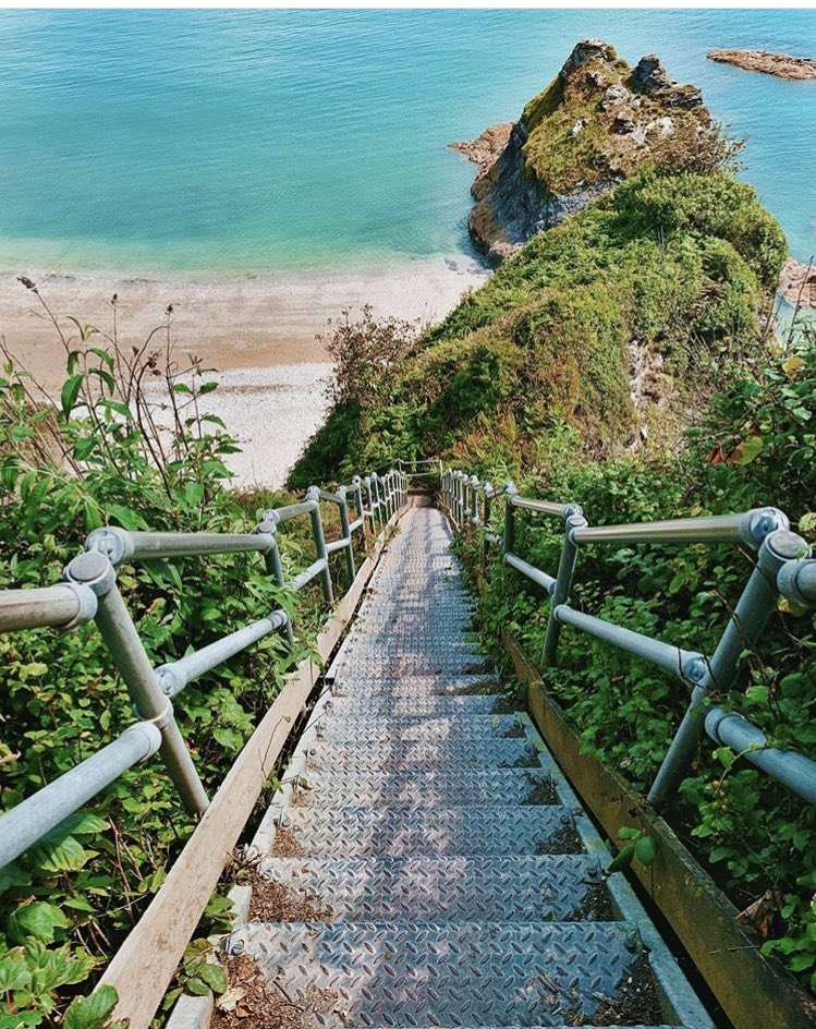 Somethings coming in 2020 (Of course it’s up the steps) 😂
#swimrun #swim #openwaterswimming #trailrunning #run #cornwall #roseland #brutal #notforthefainthearted #werelegendsaremade #challenge #teaser