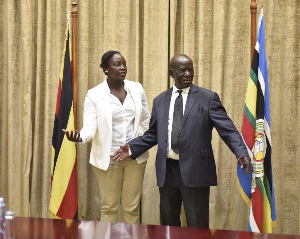 jeansseninde's tweet photo. Humbled to have the Vice President of Uganda Hon.Edward Sekandi Meeting @SWDFC1 Guests ahead of the tournament. @SarBareman @farenet @SsenindeFound
#ItsTime
#Swdfc1 https://t.co/KW3bUyRypI