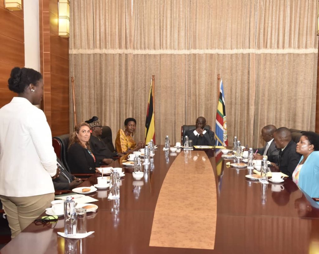 jeansseninde's tweet photo. Humbled to have the Vice President of Uganda Hon.Edward Sekandi Meeting @SWDFC1 Guests ahead of the tournament. @SarBareman @farenet @SsenindeFound
#ItsTime
#Swdfc1 https://t.co/KW3bUyRypI
