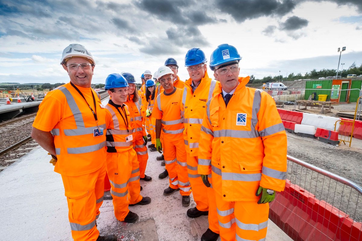 Cabinet Secretary for Transport <a href="/MathesonMichael/">Michael Matheson MSP</a>  visited site to meet the team delivering the new station at #Kintore  

It’s part of the wider @ScotGov investment to upgrade the railway between #Aberdeen &amp; #Inverness and is scheduled to open by summer 2020. @BAMNuttall #A2I