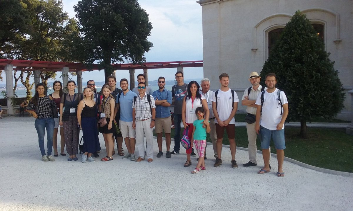 BioIngTs's tweet photo. 22.08.19 - Participants of the Summer school 𝙉𝙤𝙣𝙡𝙞𝙣𝙚𝙖𝙧 𝙡𝙞𝙛𝙚 visited ICTP &amp; Miramare garden. 

#nonlinearlife @RTU_LV @UniTrieste #bioing #bioingts https://t.co/WrYXZ75lsB