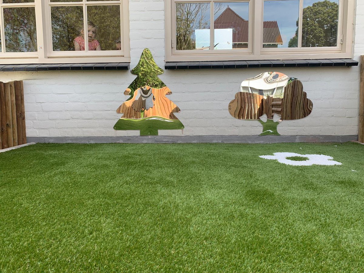 vrienDD's tweet image. Super leuke Babybox geplaatst in Schijndel. #vrienDD #deRolfgroep #SportsandPlaygrass