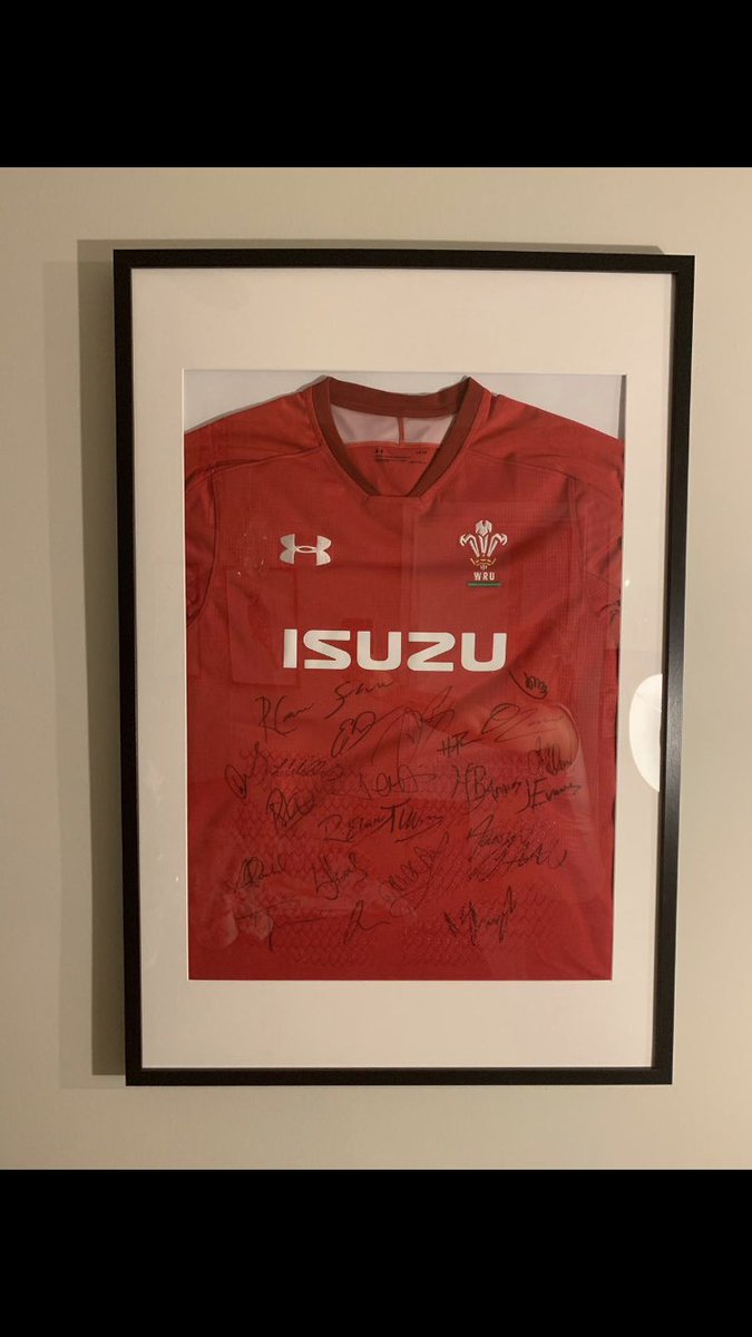PontypoolUnite's tweet photo. ***Please Share****
We are auctioning this Wales Rugby shirt signed by Members of the 2019 Rugby World Cup Squad. Kindly organised by Elliot Dee
Closed bids will be taken until 12pm on Friday 30th August.
Please private message me any bids. https://t.co/ydRqyaBaxv