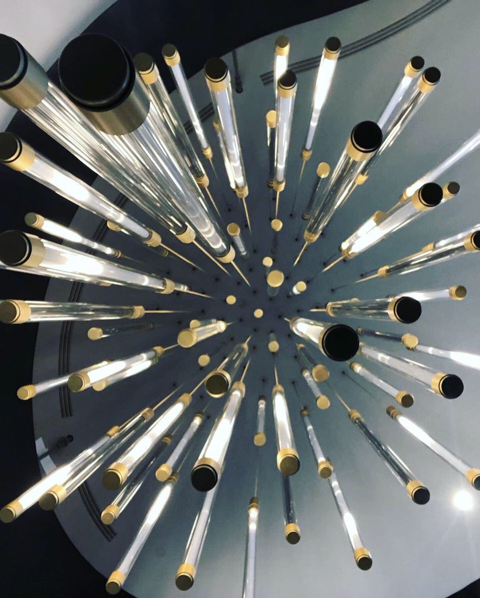 PrincipalTower's tweet photo. Stunning modern chandelier with raindrop effect designed by Foster &amp; Partners in Principal Tower Lobby- photo credit @Joannnapawlas https://t.co/L0WP859tvo