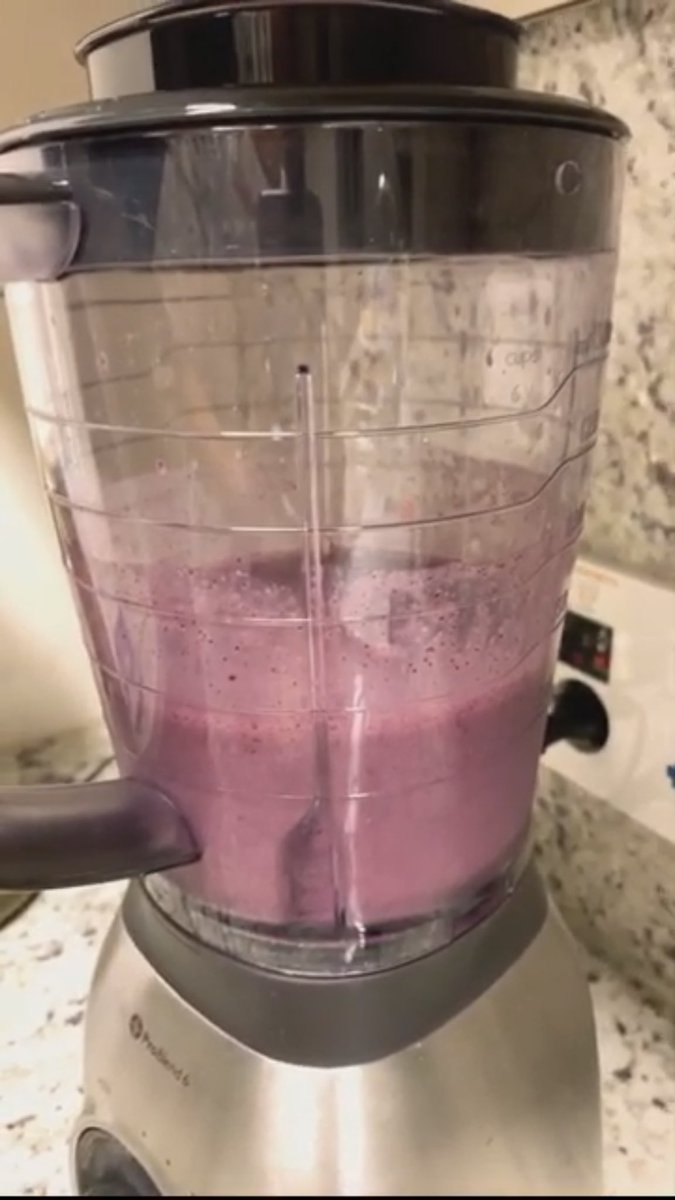 DH Blueberry Banana smoothie (190823) • Banana• Blueberry (about 30, he said that not me) • Almonds• Yogurt• Oatmeal• Hazelnut• Water Blend away~
