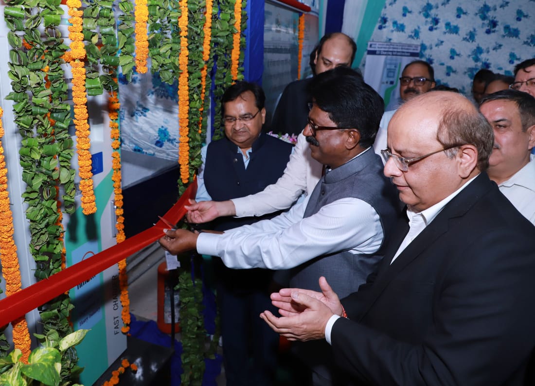 MHI_GoI's tweet photo. Hon'ble Minister (Heavy Industries &amp; Public Enterprises) Sh. Arvind Sawant @AGSawant flagged an e-car rally and inaugurated an e-charging station near Safdarjung Airport, New Delhi as a part of the Swachhata Pakhwada celebrations on August 22, 2019. https://t.co/8R47sBoETK