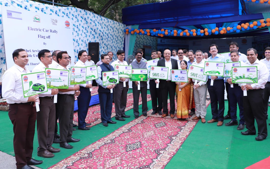 MHI_GoI's tweet photo. Hon'ble Minister (Heavy Industries &amp; Public Enterprises) Sh. Arvind Sawant @AGSawant flagged an e-car rally and inaugurated an e-charging station near Safdarjung Airport, New Delhi as a part of the Swachhata Pakhwada celebrations on August 22, 2019. https://t.co/8R47sBoETK