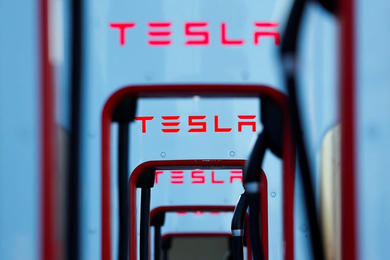 Reuters's tweet photo. Tesla in advanced talks with LG Chem on battery supply in China: source https://t.co/mYYx8MR8hM https://t.co/TqiuTcgBci