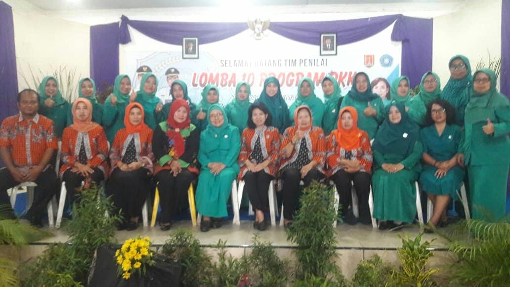 kelkarangayu's tweet photo. Kamis (22/8) Lomba 10 Program Pokok Pkk Kelurahan Karangayu mewakili @Kec_SMGBarat untuk maju di tingkat  Kota.
Lomba meliputi beberapa kegiatan dg masing2 laporan admistrasinya langsung dinilai oleh tim Dewan Juri dari TP PKK Kota.
Cc: @hendrarprihadi @mbakITASMG @Tatik22282077 https://t.co/rmoTpQZqCn