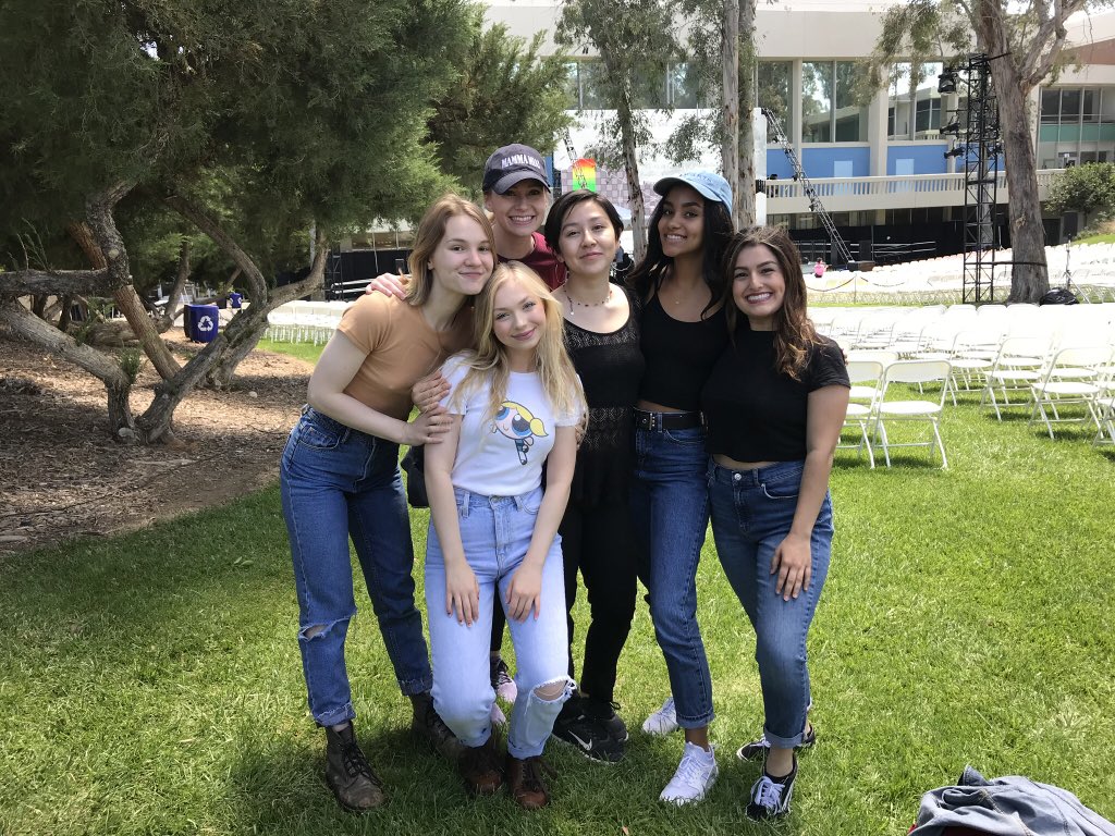 PoppycotProd's tweet image. Happy Fringe Friends Friday ❤️ We have been on this journey for almost a year now. We’re a very lucky company to be so passionate about telling this story and about working together. Thank you to everyone who helped make Fight Song happen. All love ❤️ Only 2 shows left #EdFringe