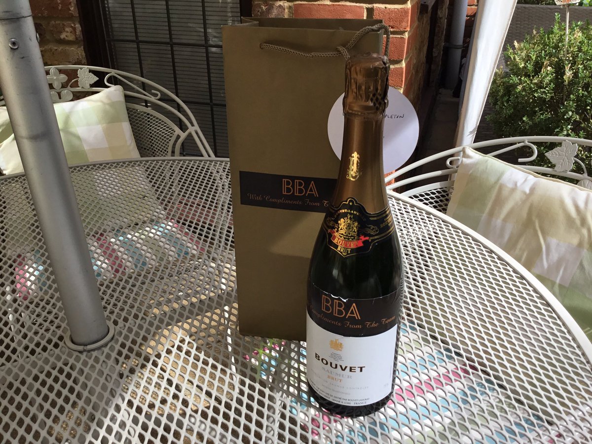 LouiseTempActor's tweet photo. Lovely bubbly! Thanks so much to my fab agent @BBAteam for this opening night gift, so glad you enjoyed the performance. @anticdispo #Macbeth #TempleChurch #luckyactor https://t.co/F49ofM9oK6