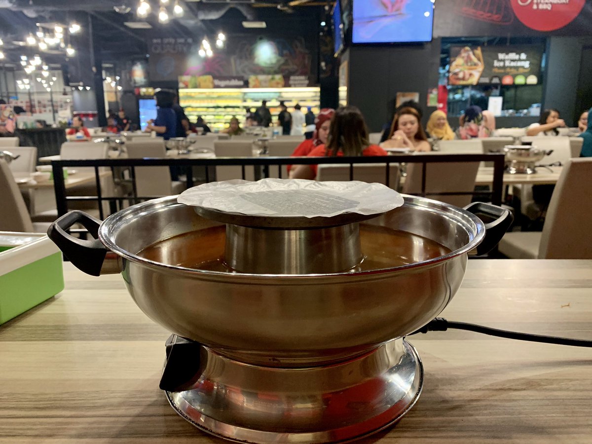 22Sanada's tweet image. Makan buffet dinner tonight 😌😌 #ECurve