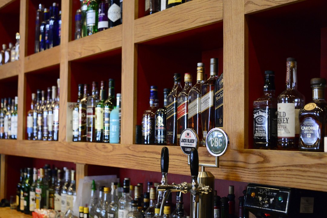 CarneCollection's tweet image. Raise your glass to the weekend! Catch the Kloof Street buzz in this vibrant space at #CarneonKloof – we serve craft beer on tap #FridayFeeling