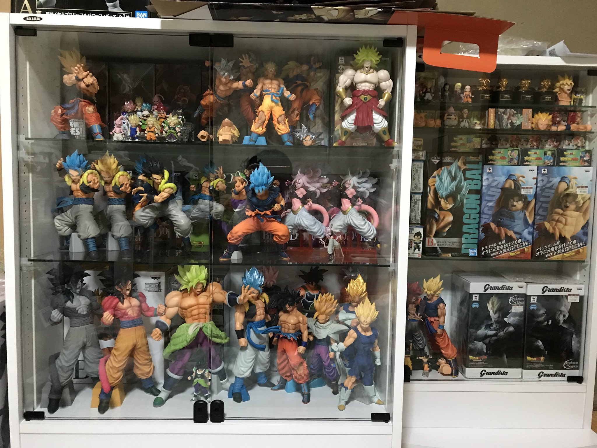 まどれす ドラゴンボールのフィギュアコレクションケースを並べ替えてみました 飾り方難しいけど楽しい T Co E6fbaj4aqx Twitter