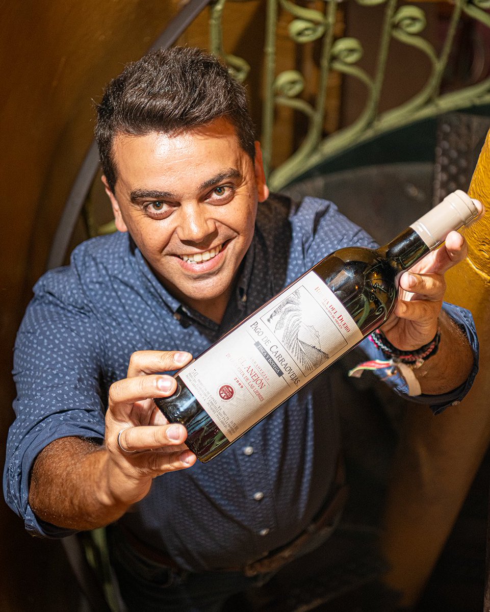 vinyadelsenyor's tweet photo. A punto de disfrutar de una de las últimas botellas de Pago de Carraovejas El Anejón 2009 con Pedro Ruiz. ¡Momento especial! https://t.co/5DfRDFEdvv